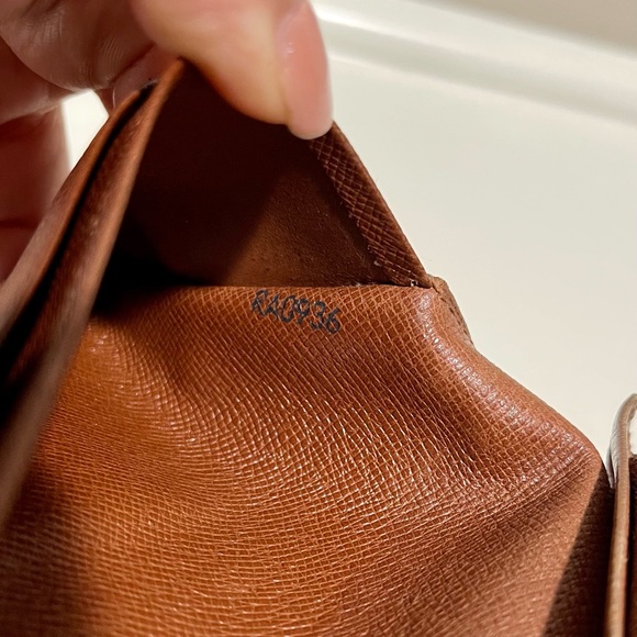 LV Monogram Tresor Wallet - Picture 10 of 10